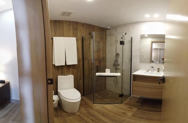 Regatta Living Condo Piantini apartment bathroom